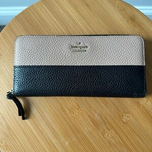 Kate Spade zipper wallet